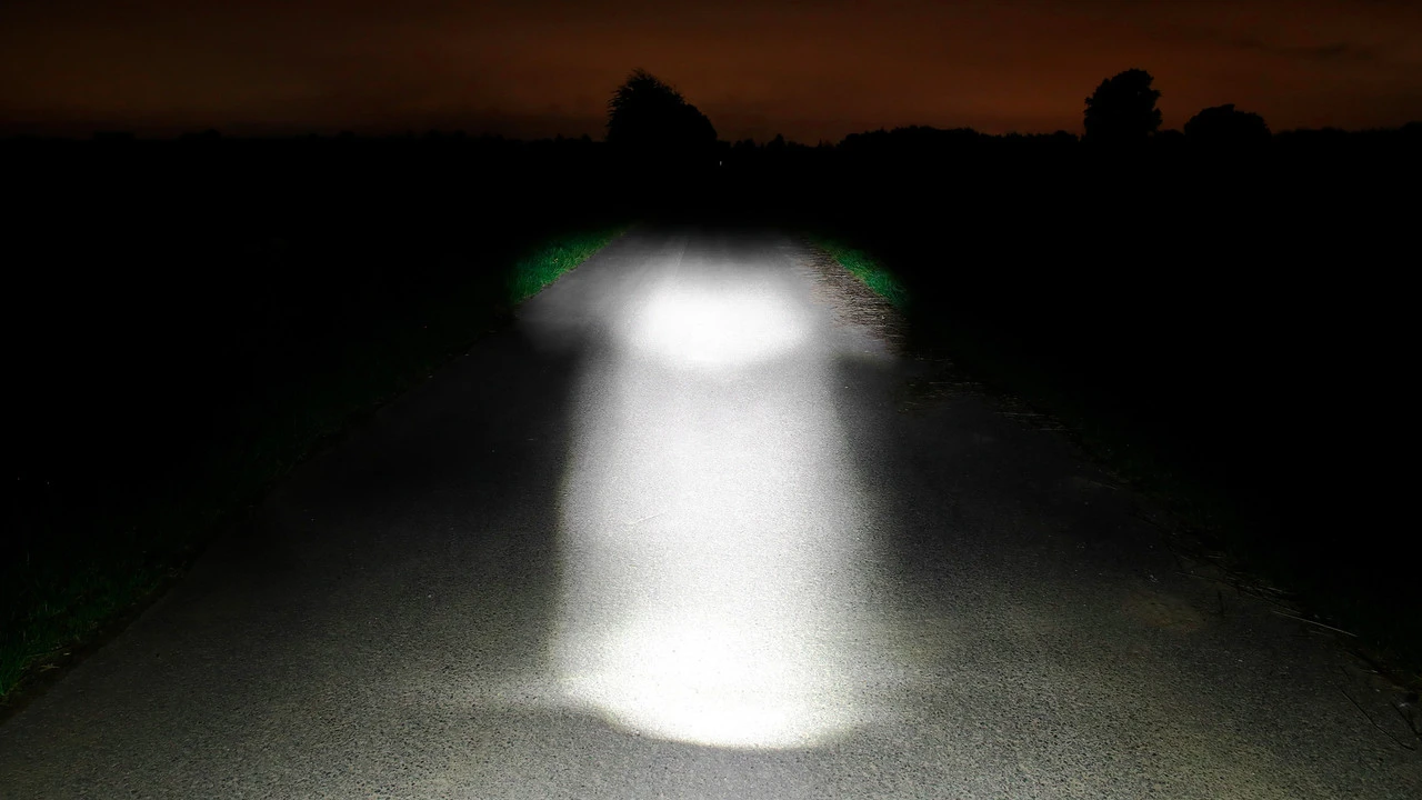 Lezyne Lite Pro 115 Frontlicht + Strip Rücklicht Beleuchtungsset Mit StVZO – Bild 8